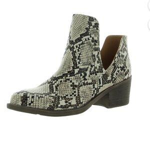Volatile Womens Laconia Faux Leather snakeskin Booties Ankle Boots size 8